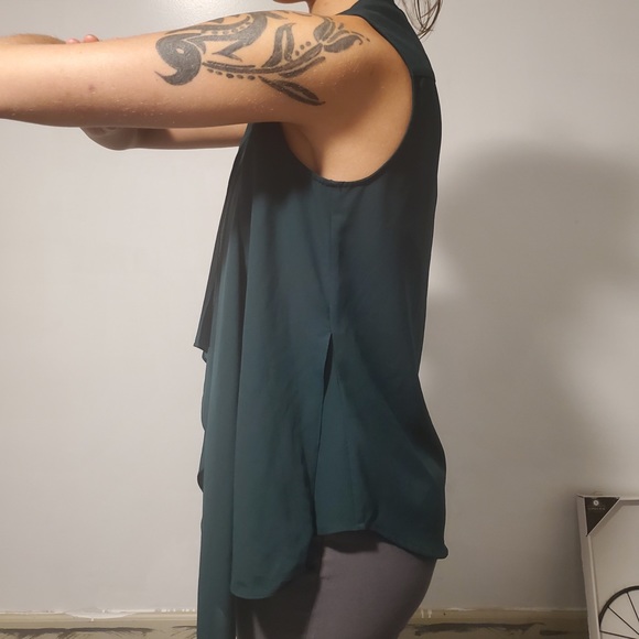 Scarf-esque sleeveless button up - Picture 5 of 7